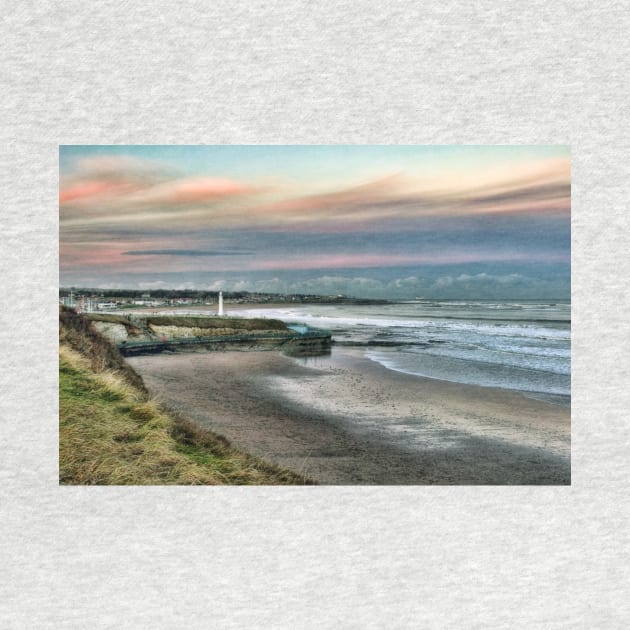 Seaburn lighthouse and coastline by avrilharris